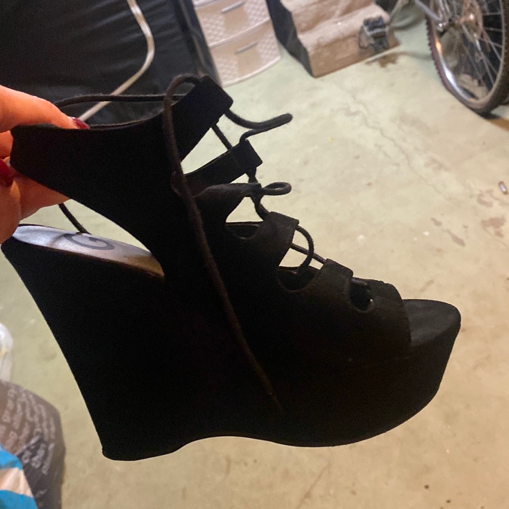 Womens guess shoes